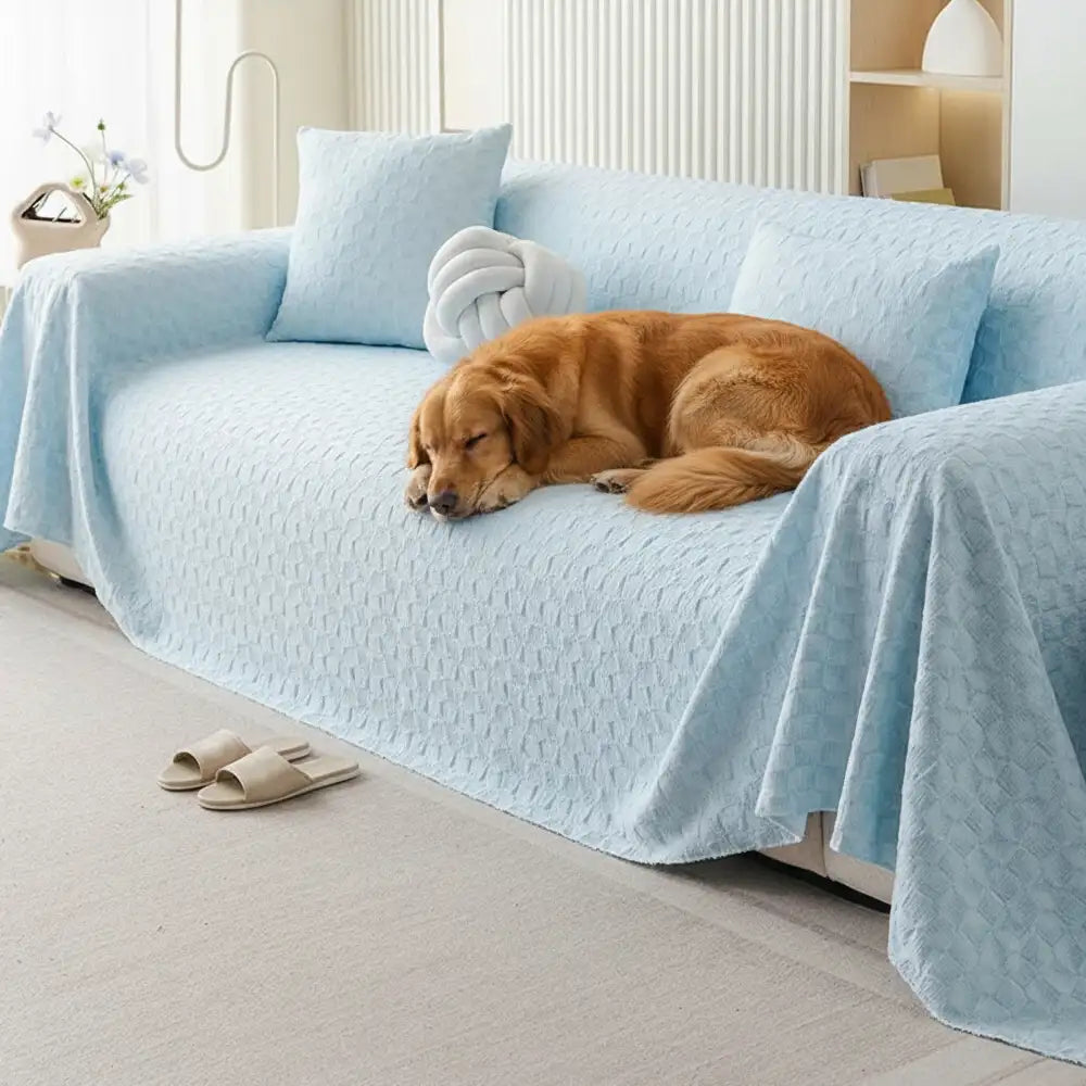 Multifunktionale Couchdecke: Kühlender Eiskrepp, strapazierfähig & tierfreundlicher Schutz.