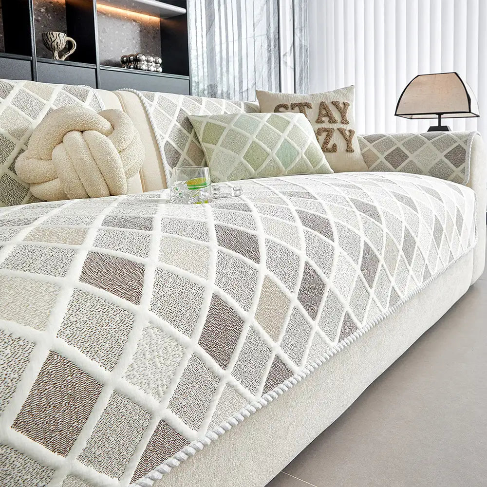 Pflegeleichter Eisseide Sofabezug, kühlend und schützend. Perfekt für ein stilvolles und sauberes Wohnzimmer.