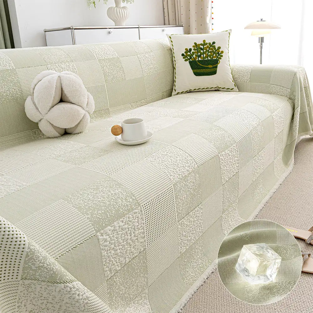 Kühlender Sofaüberwurf aus hautfreundlichem Eislack-Material, schützt Ihr Sofa und bietet angenehme Kühle.