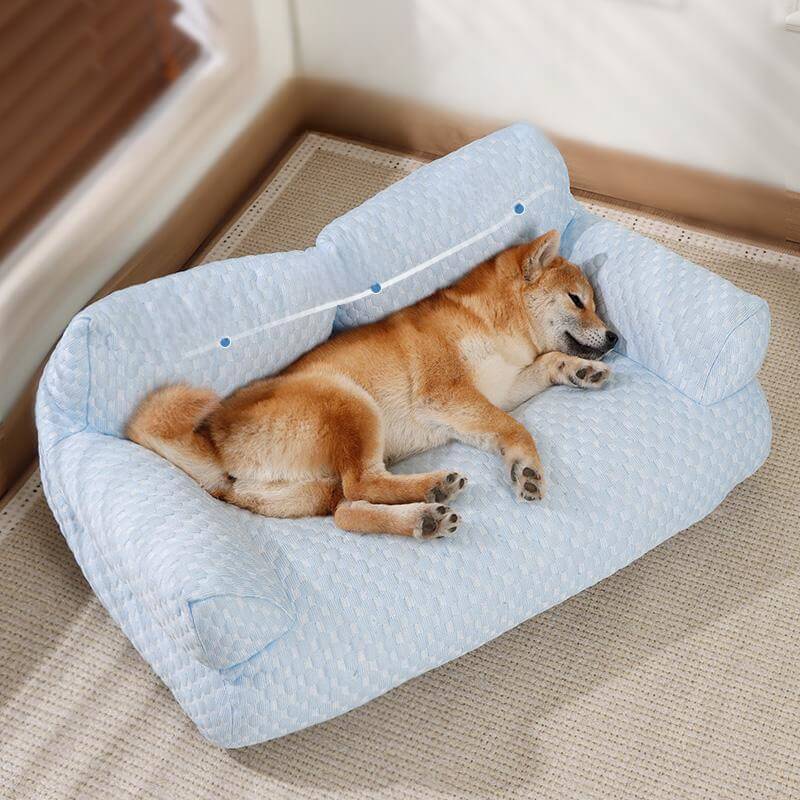 Seitliche Ansicht des kühlenden Eisseide-Hundesofas. Weiches, atmungsaktives Material für Komfort.