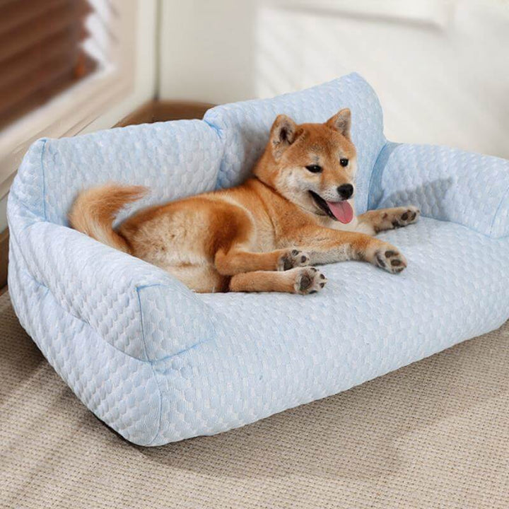 Das ultimative Sommer-Hundebett: Kühlendes Eisseide-Hundesofa, atmungsaktiv und pflegeleicht.