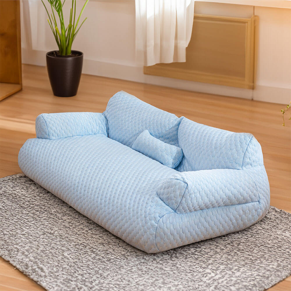 Graues, kühlendes Eisseide-Hundesofa. Bietet Hunden angenehme Frische im Sommer.