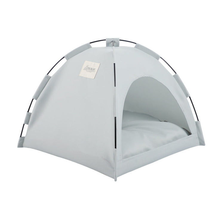 Stilvolles Katzenzelt als kühlender Schlafplatz und Rückzugsort, ideal für gemütliche Sommertage.