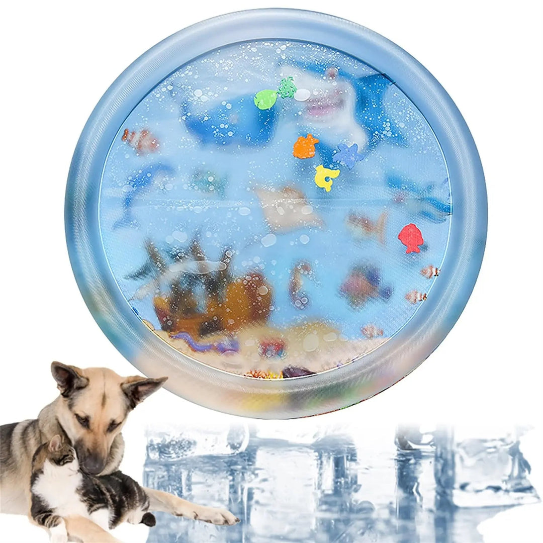 Sommerliche Erfrischung für Katzen: Kühlmatte und Spielzeug in einem Wasserbett für heiße Tage.