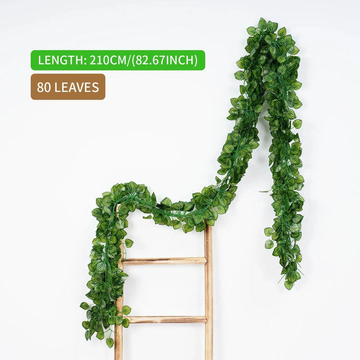 Üppige grüne Kunstpflanze: 2,1m künstliche Efeuranke, perfekt als dekorative Rebe.
