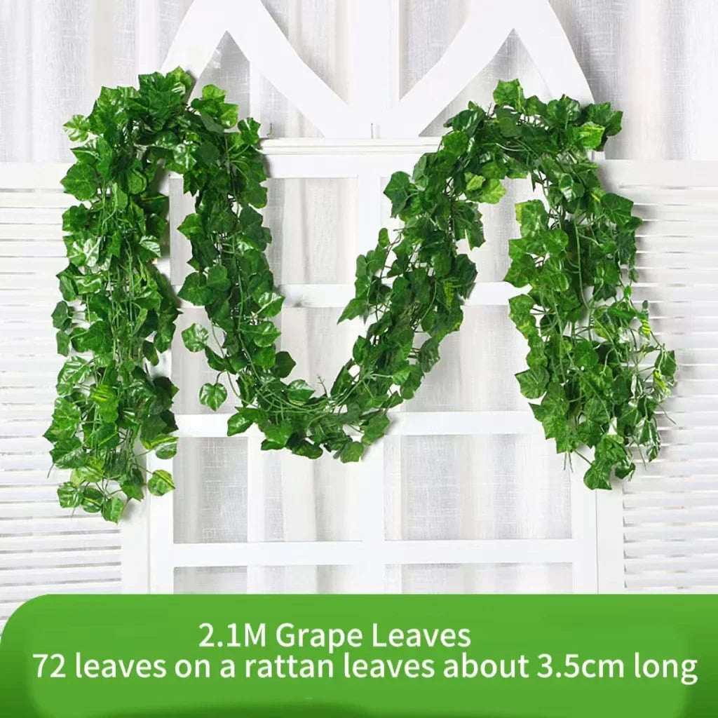 Vielseitige Efeuranke, 2,1m, als pflegeleichte Kunstpflanze für Innen- & Außenbereich.