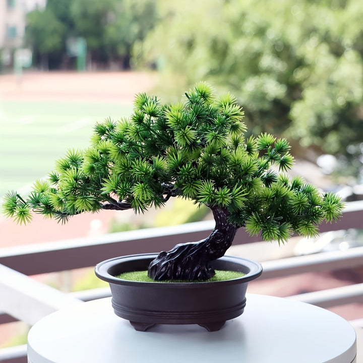 Hochwertiger Kunst-Bonsai, authentische Optik eines kleinen Baumes, dauerhafte grüne Ästhetik.