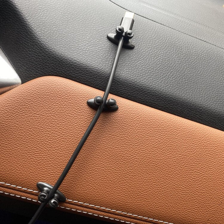 Detailaufnahme der kompakten Kabelhalter (5er Set). Perfekt für sauberes Kabelmanagement und Ordnung überall.