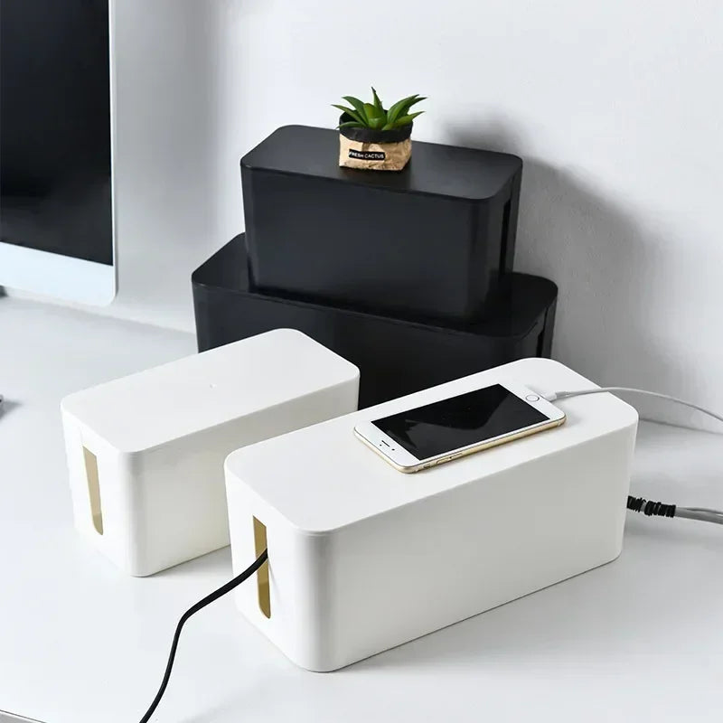Kabelmanagement Box: Versteckt Kabelsalat, schützt Stecker vor Staub im Home Office und Büro.