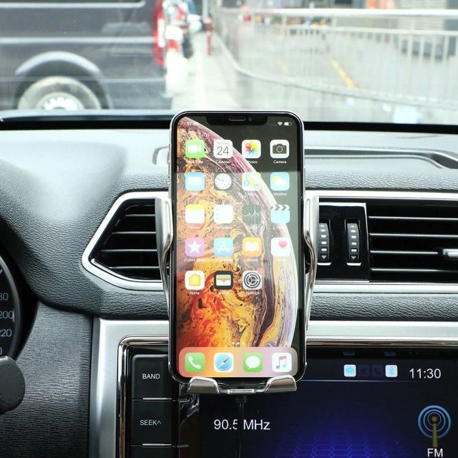 Kabellose Auto Handyhalterung mit automatischer Klemmung & 360° Drehung für sicheren Halt im Fahrzeug.