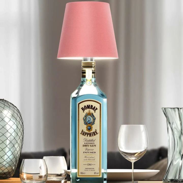 Elegante dimmbare Akku-Flaschenlampe. Kabelloser LED-Aufsatz für stilvolle Innen- und Außenbeleuchtung.