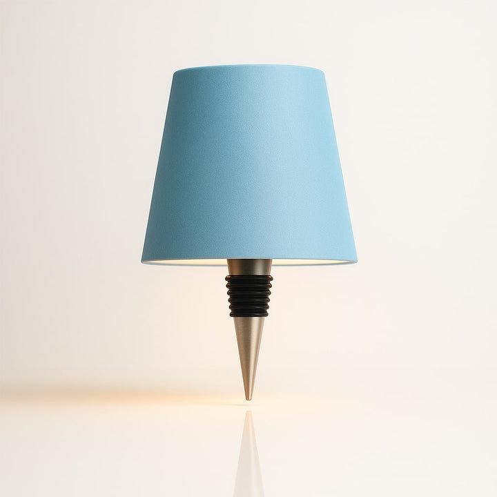 Gemütliche Akku-Tischlampe: Dimmbarer kabelloser Flaschenlampen-Aufsatz für eine warme Atmosphäre.