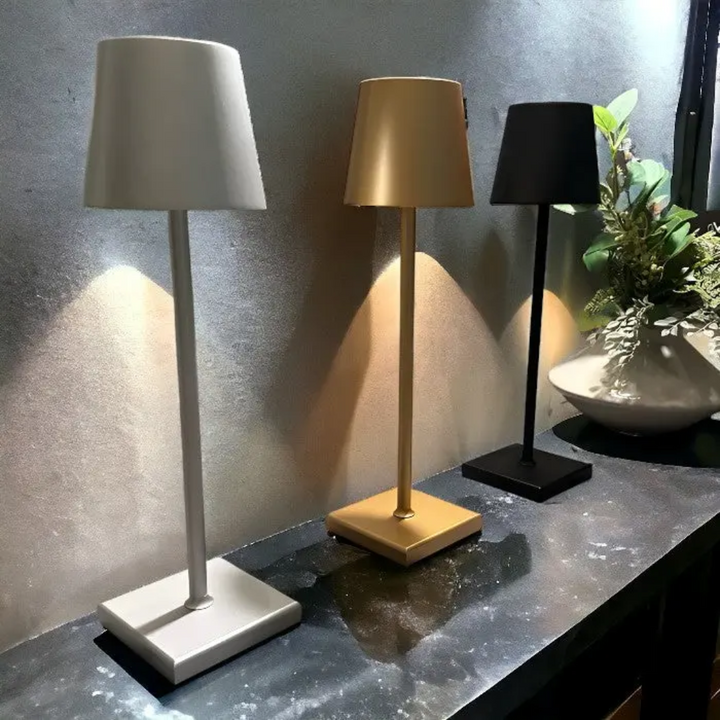 Kabellose dimmbare LED Tischlampe, wiederaufladbar, ideal für Innen & Außenbereich, skandinavisches Design.