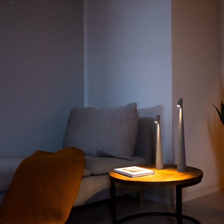 Stilvolle kabellose LED Tischlampe, dimmbar, wiederaufladbar. Modernes Design für Wohn- und Esszimmer.