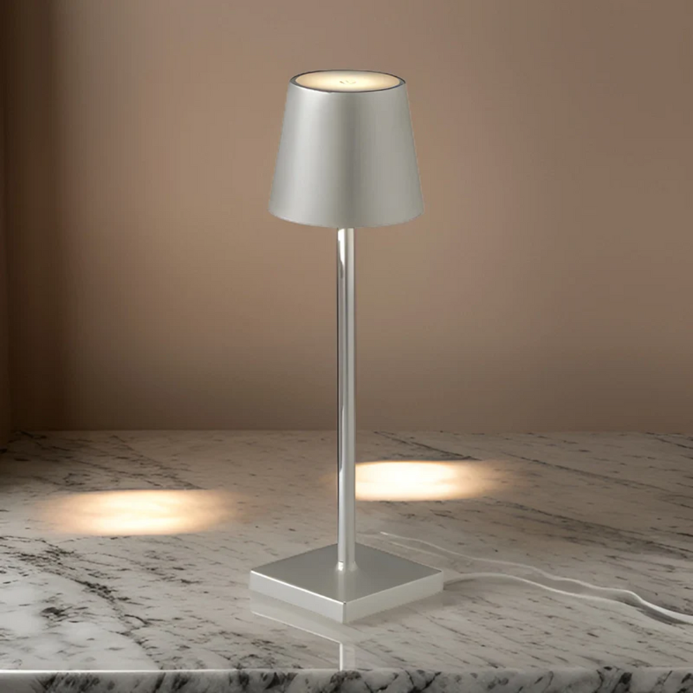 Moderne dimmbare LED Nachttischlampe für Schlafzimmer, kabellos & wiederaufladbar, warmes Stimmungslicht.