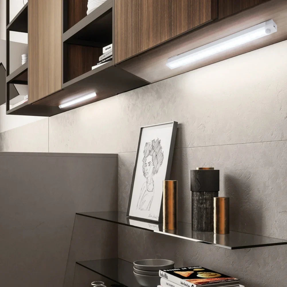 Automatische LED Schrankbeleuchtung mit Bewegungsmelder, kabellos und energiesparend, für Ihr Zuhause.