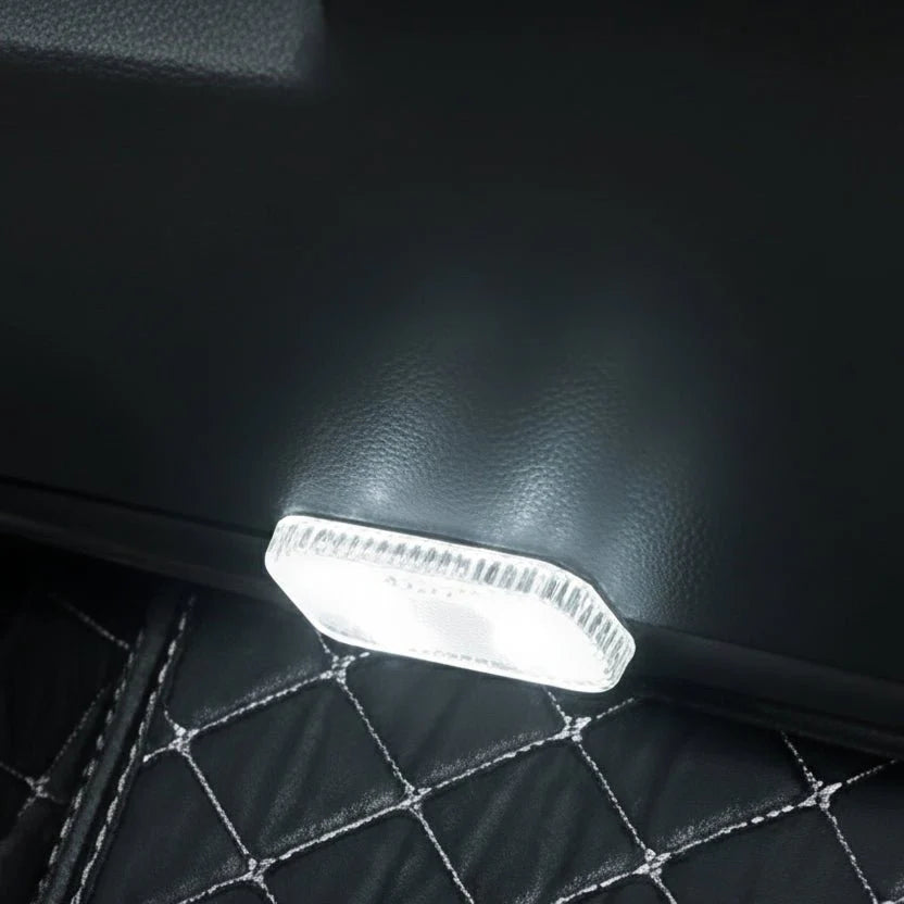 Kabellose LED Leselampe mit Magnetbefestigung, blauem und weißem Licht, perfekt als funktionale Kfz-Innenraumbeleuchtung.