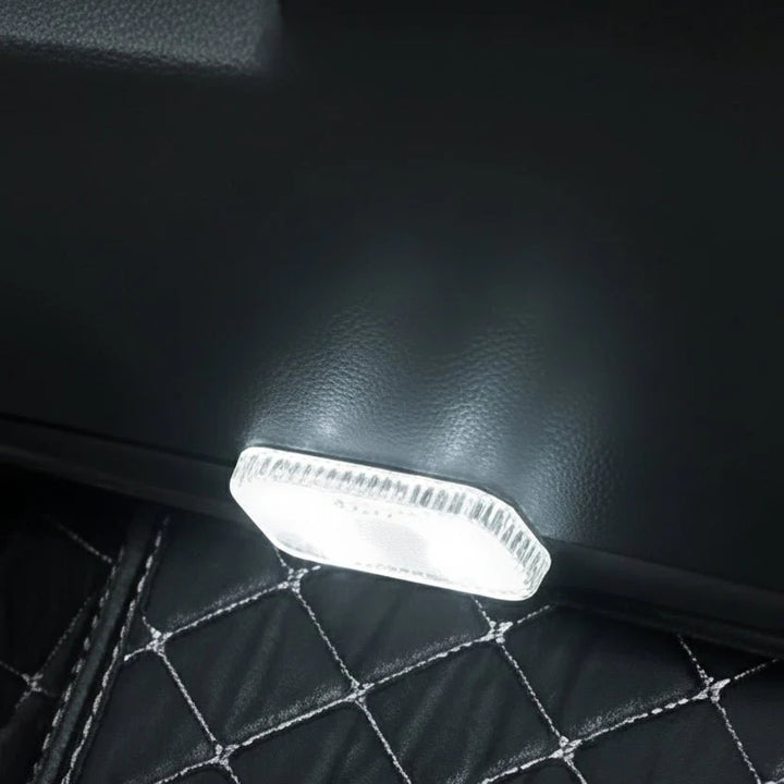 Kabellose LED Leselampe mit Magnetbefestigung, blauem und weißem Licht, perfekt als funktionale Kfz-Innenraumbeleuchtung.