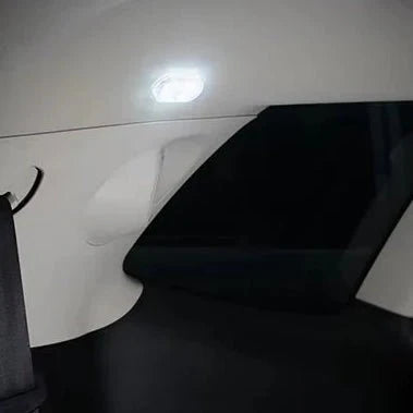 LED Leselampe mit starker Magnetbefestigung, schnell und einfach im Auto anzubringen, praktisches Auto Zubehör.