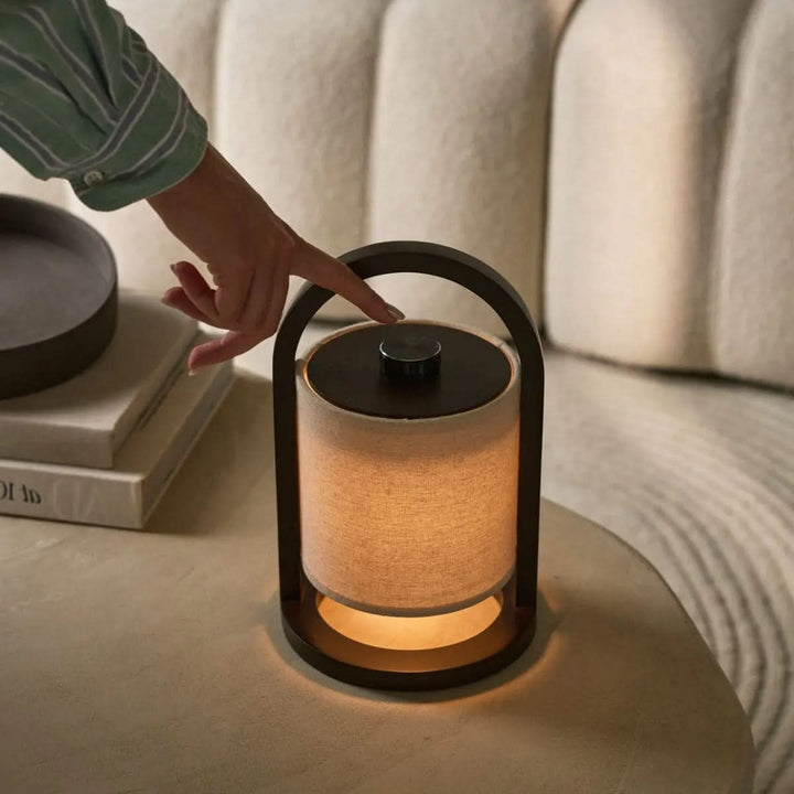 Moderne LED-Tischlampe, kabellos & dimmbar, aus Holz, ideal als Dekolampe mit langer Akkulaufzeit (100h).