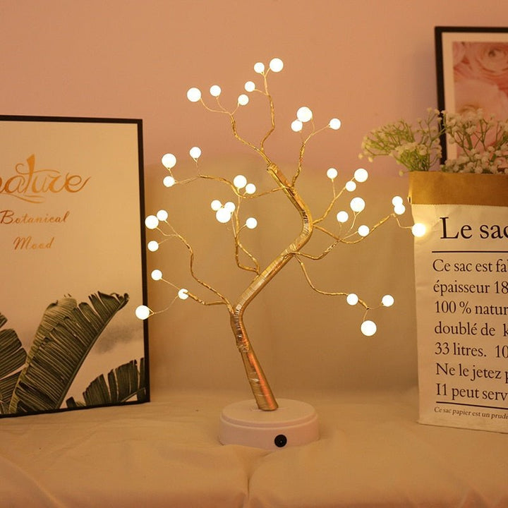 Moderne kabellose LED Tischlampe Baum, dekoratives Stimmungslicht mit Akku für stilvolles Ambiente.