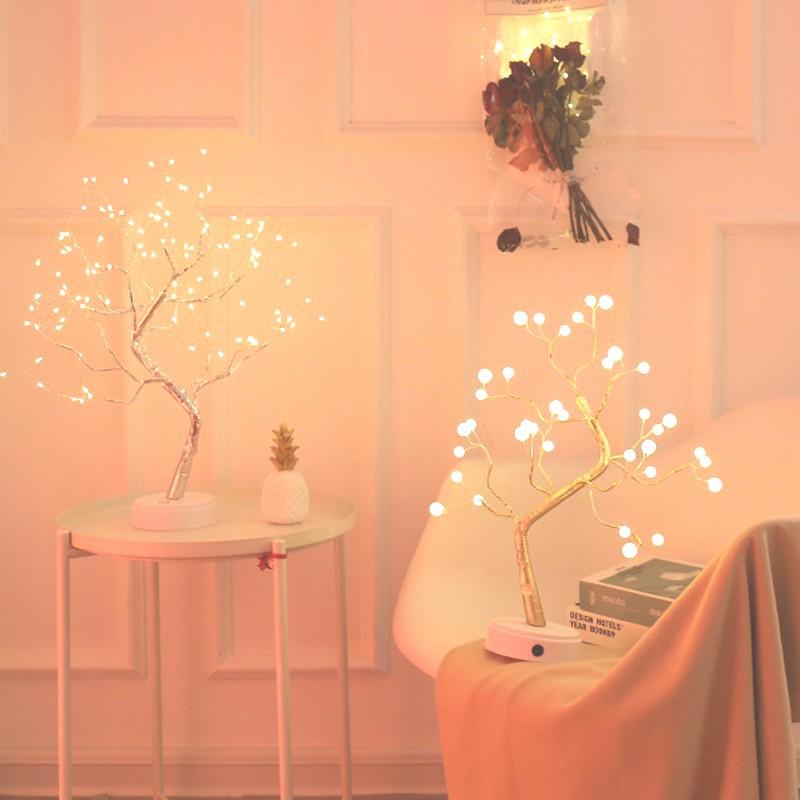 Sanftes Ambiente Licht: Kabellose LED Tischlampe Baum, ideal als Schlafzimmer- oder Wohnzimmerlampe.