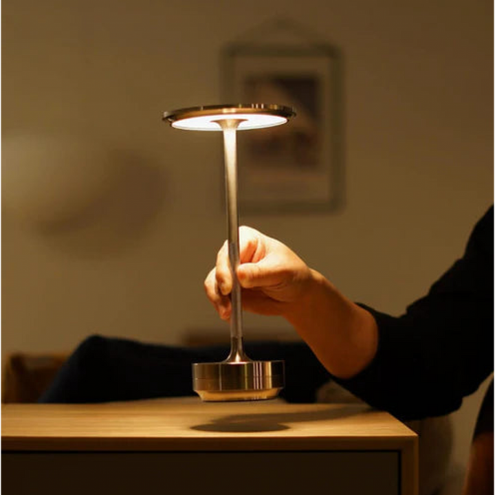 Kabellose Ambientebeleuchtung ClarityGlow, dimmbare LED für stilvolles Wohnen.