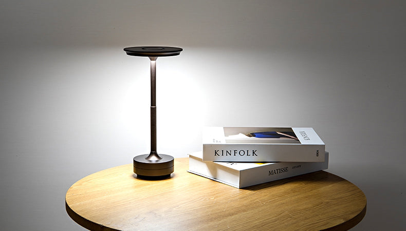 Kabellose Designlampe ClarityGlow mit langer Akkulaufzeit und USB-C.
