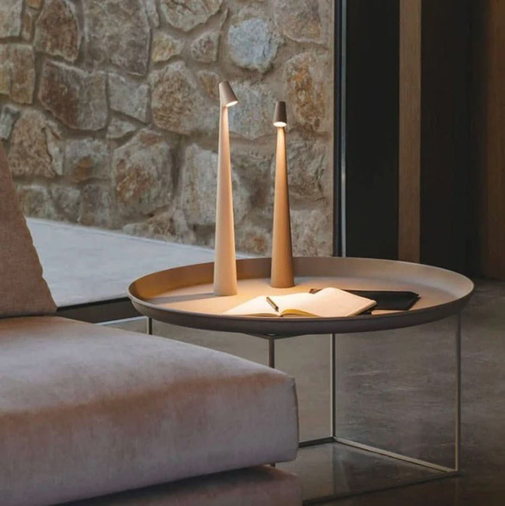 Elegante minimalistische LED Designlampe für stimmungsvolle Beleuchtung, kabellos mit nordischem Flair für Wohndekoration.