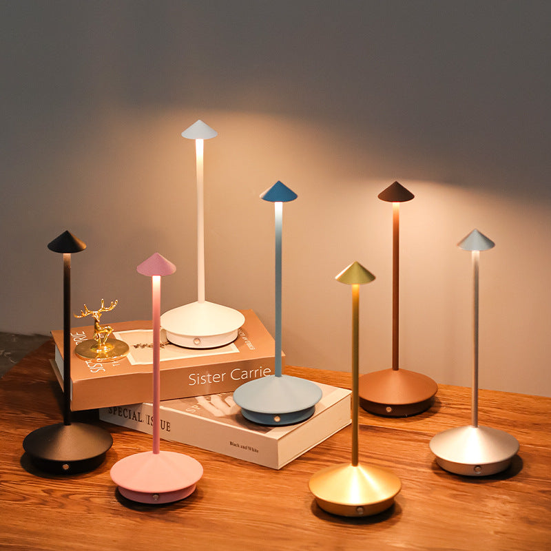 Kabellose LED Tischlampe mit edlem Design, perfekt für Wohnzimmer & Schlafzimmer Ambiente.