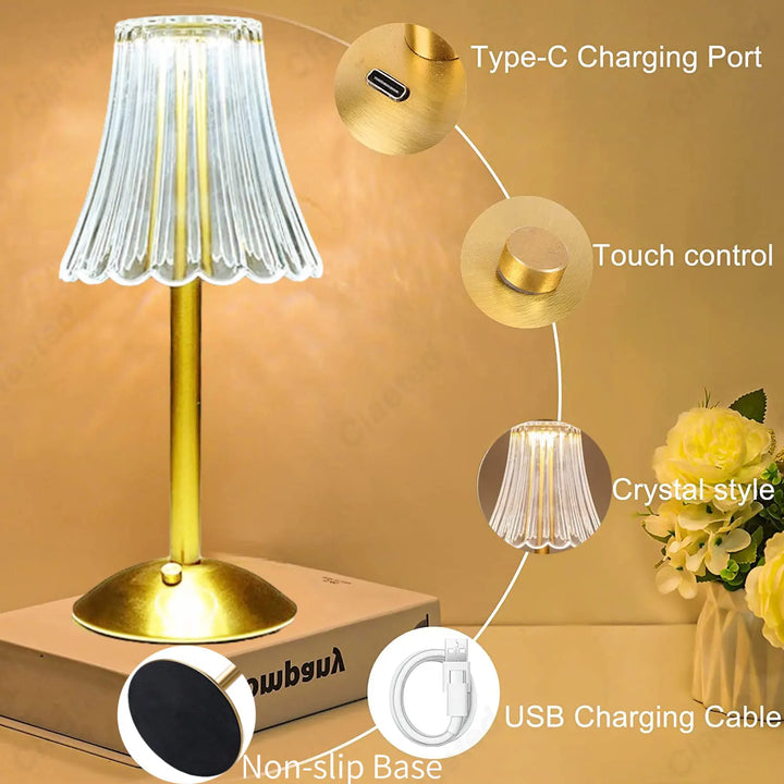 Dimmbare LED-Tischlampe mit faszinierender Kristalloptik, schafft warme Ambientebeleuchtung für Ihr modernes Zuhause.