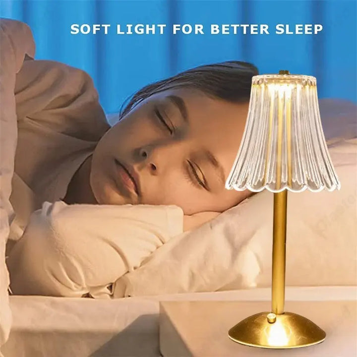 Moderne kabellose Nachttischlampe mit LED und dimmbarem Licht. Ideale Akzentbeleuchtung für Schlafzimmer & Wohnzimmer.