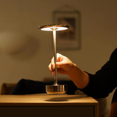 Gemütliches Stimmungslicht: Kabellose LED-Tischlampe mit smartem, dimmbarem Licht für Ihr Zuhause.