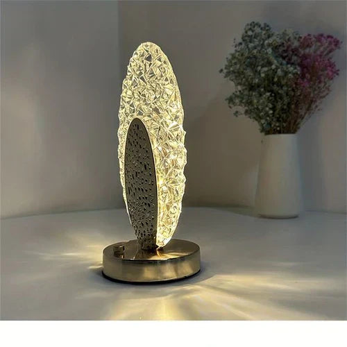 Elegante kabellose LED-Tischlampe im Pfau-Design, dimmbar und USB-aufladbar. Ideal für Wohnzimmer-Dekoration.