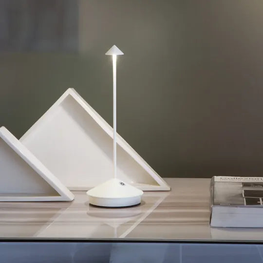 Elegante LED Lampe Serenity, kabellos & dimmbar. Schafft entspannte Atmosphäre im Innenbereich.