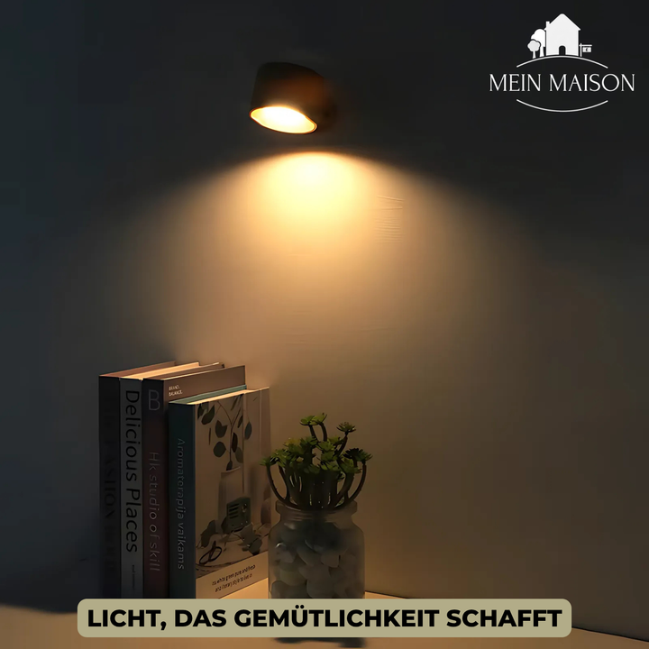 Moderne kabellose LED Wandleuchte im Holzdesign, spendet warmes Ambiente Licht, akkubetrieben.