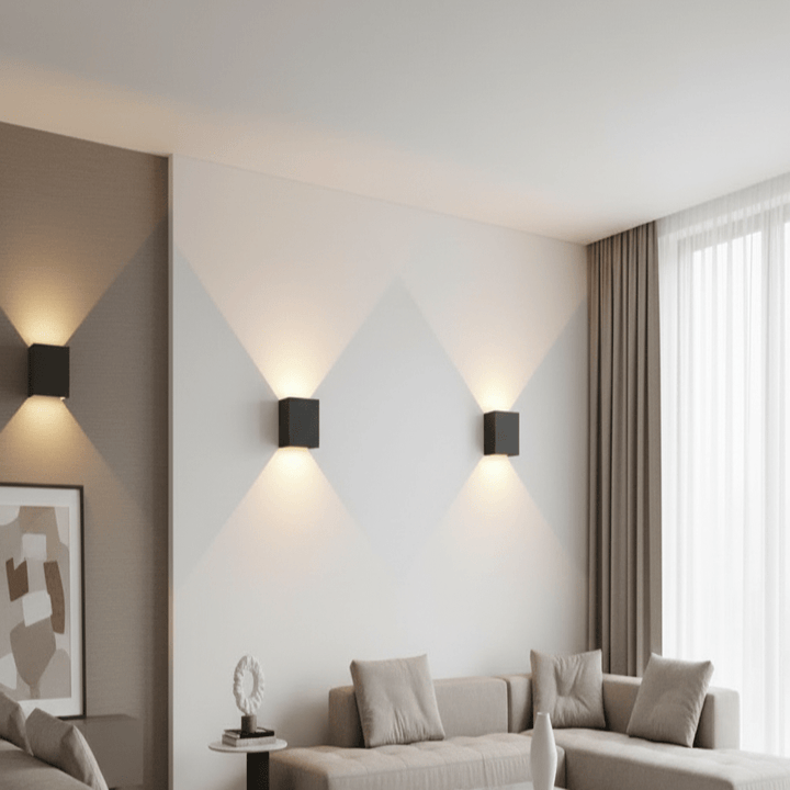 Kabellose LED-Wandleuchte mit Akku und einstellbarem Lichtkegel für moderne Innenbeleuchtung.