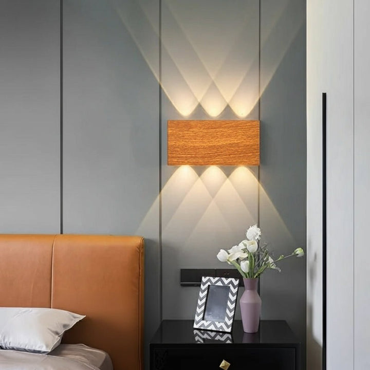 Moderne LUMITOUCH Akku-Lampe mit Touch-Steuerung, dimmbar, perfekt für Schreibtisch oder Beistelltisch.