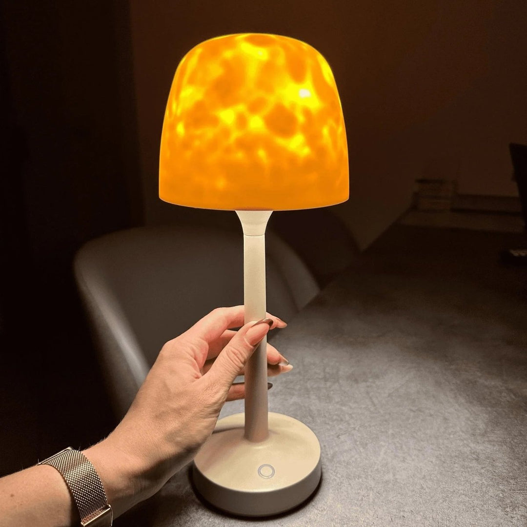 Moderne kabellose Dekolampe mit Projektion, 16 Farben & Sleep-Timer, flexible LED Ambientebeleuchtung.