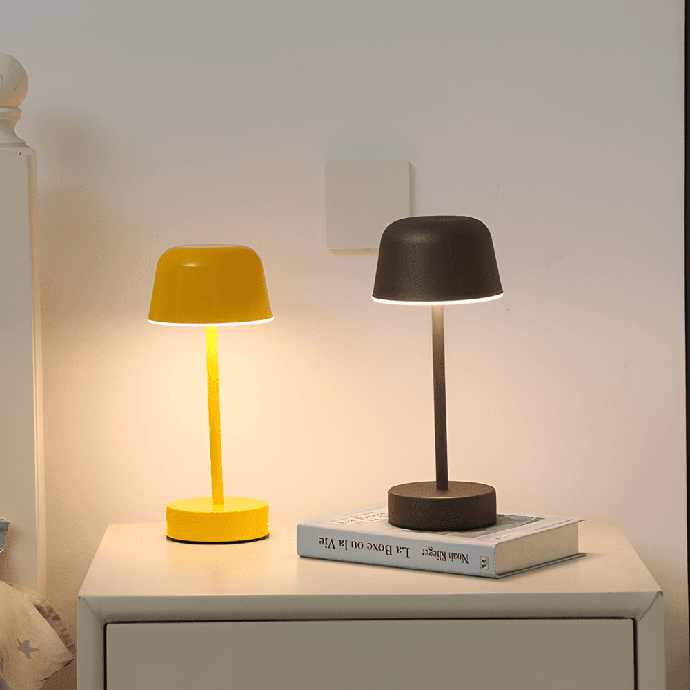 Elegante Retro LED Tischleuchte, kabellos & dimmbar, USB-ladbar, schafft gemütliches Stimmungslicht.