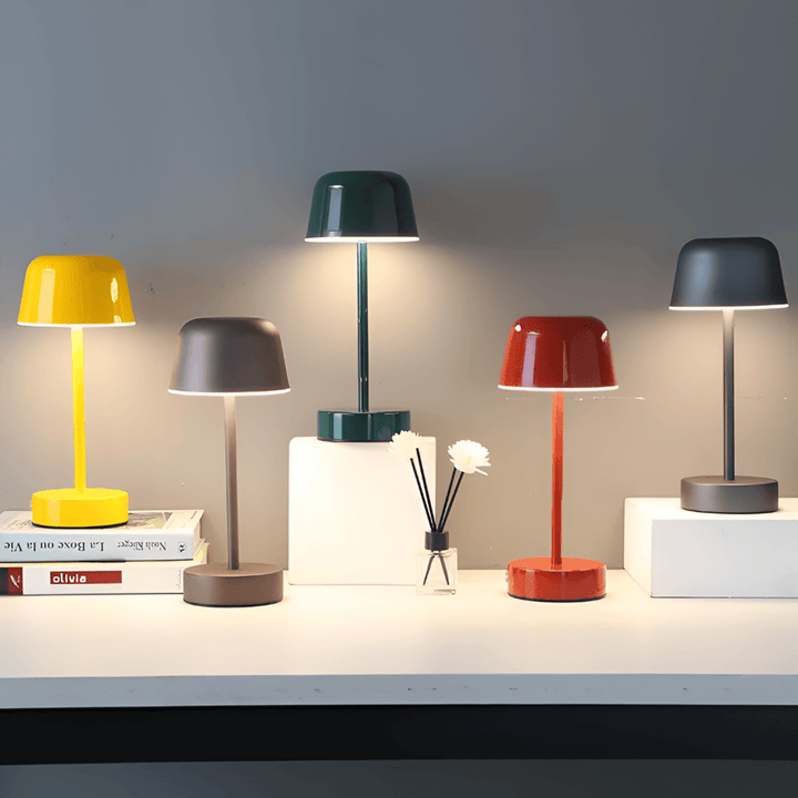 Fortschrittliche kabellose LED Tischlampe im Retro-Design, dimmbar, mit praktischer USB-Ladefunktion.