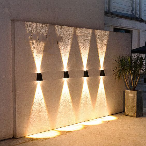 Kabellose Solar-Wandleuchte: Stilvolle LED-Außenleuchte IP65, wetterfest für Garten, Terrasse & Einfahrt.