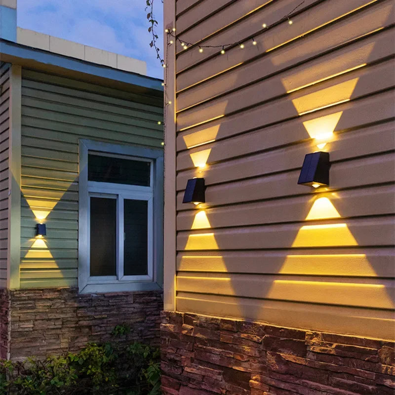 Automatische Solar-Gartenleuchte: Energiesparende LED-Wandlampe mit Up & Down Licht, wetterfest IP65.