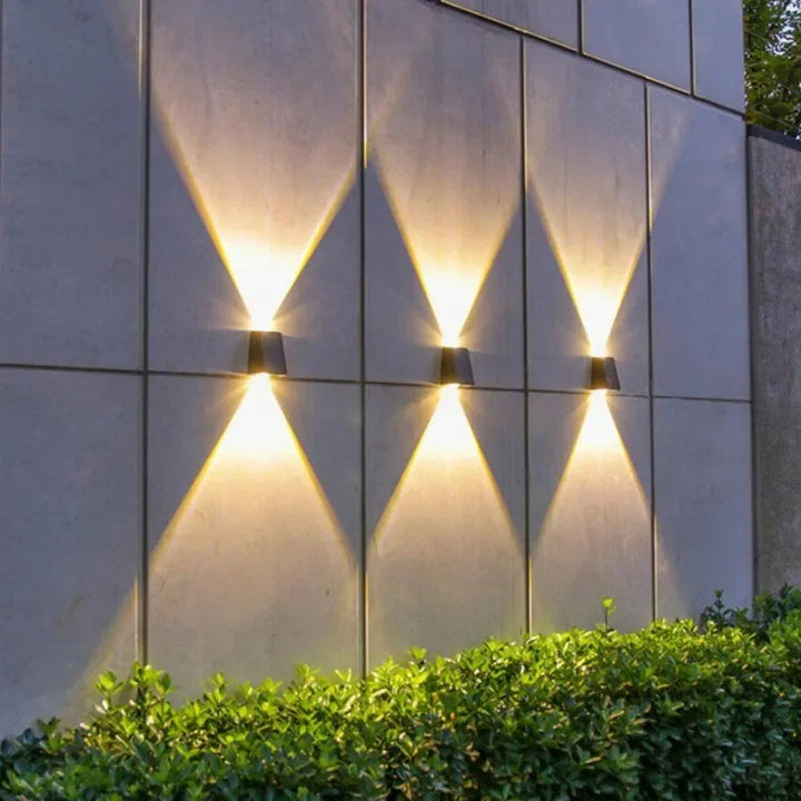 Kabellose LED-Außenlampe: Solarbetrieben, wetterfest IP65 für Fassade, Garten & Eingangsbereich.