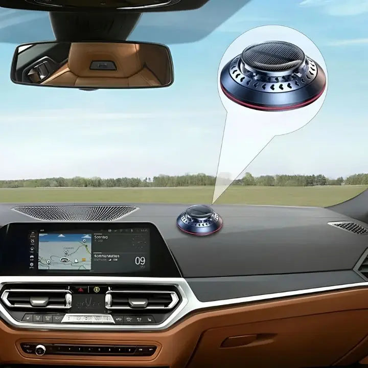 Effizientes Auto-Frostschutzgerät zum Enteisen von Scheiben. Kabellos, solarbetrieben und geruchsneutralisierend für den Innenraum.