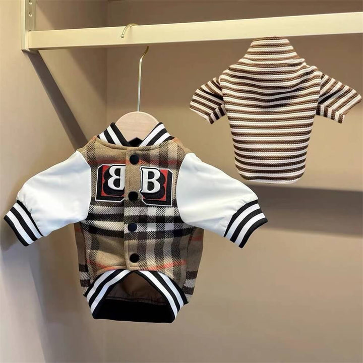 Eng anliegende, karierte Hundejacke mit sportlichem Design. Perfekte Hundebekleidung für Komfort und Stil.