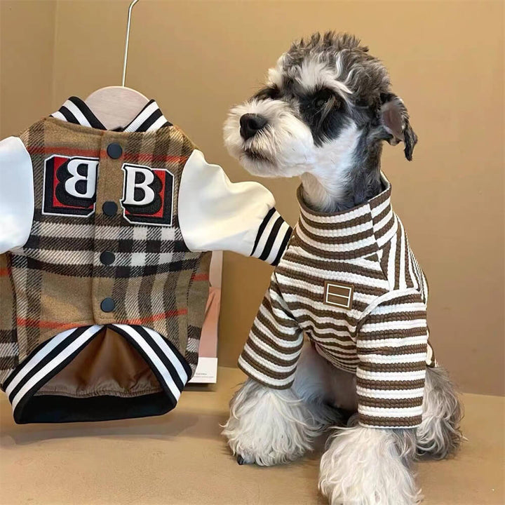 Hochwertige, karierte Hundejacke im trendigen Baseball-Design. Warme und gemütliche Hundebekleidung.