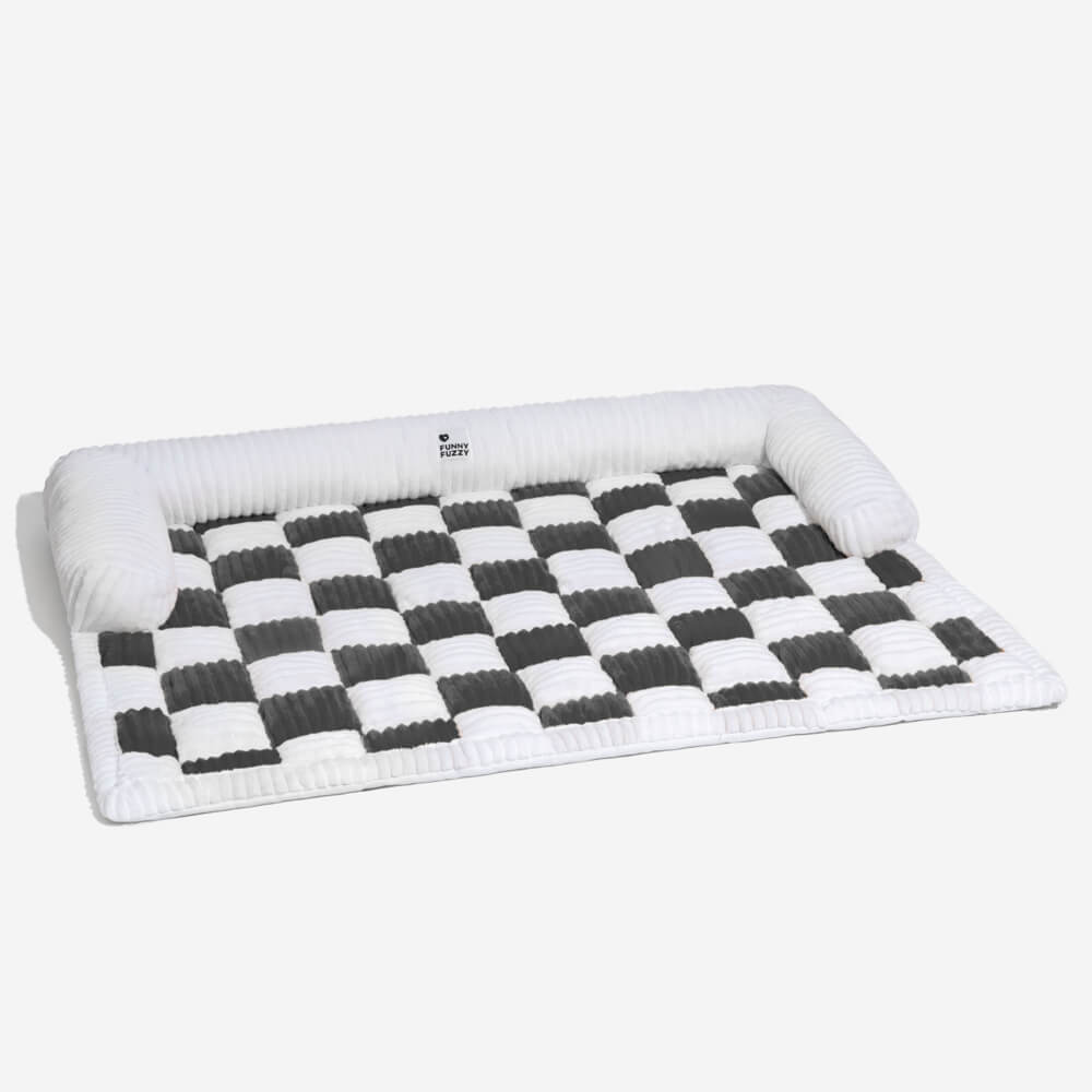 Design-Sofabezug kariert; verbindet Stil mit Funktionalität als Möbelschutz und Hundematte.