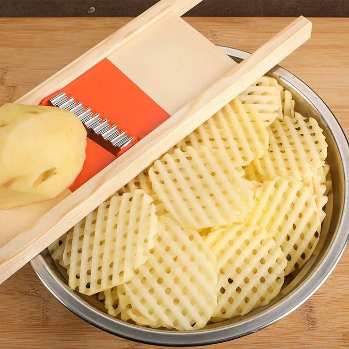 Küchenhelfer: Edelstahl Kartoffelschneider für mühelose Gitter-Pommes und knusprige Chips.