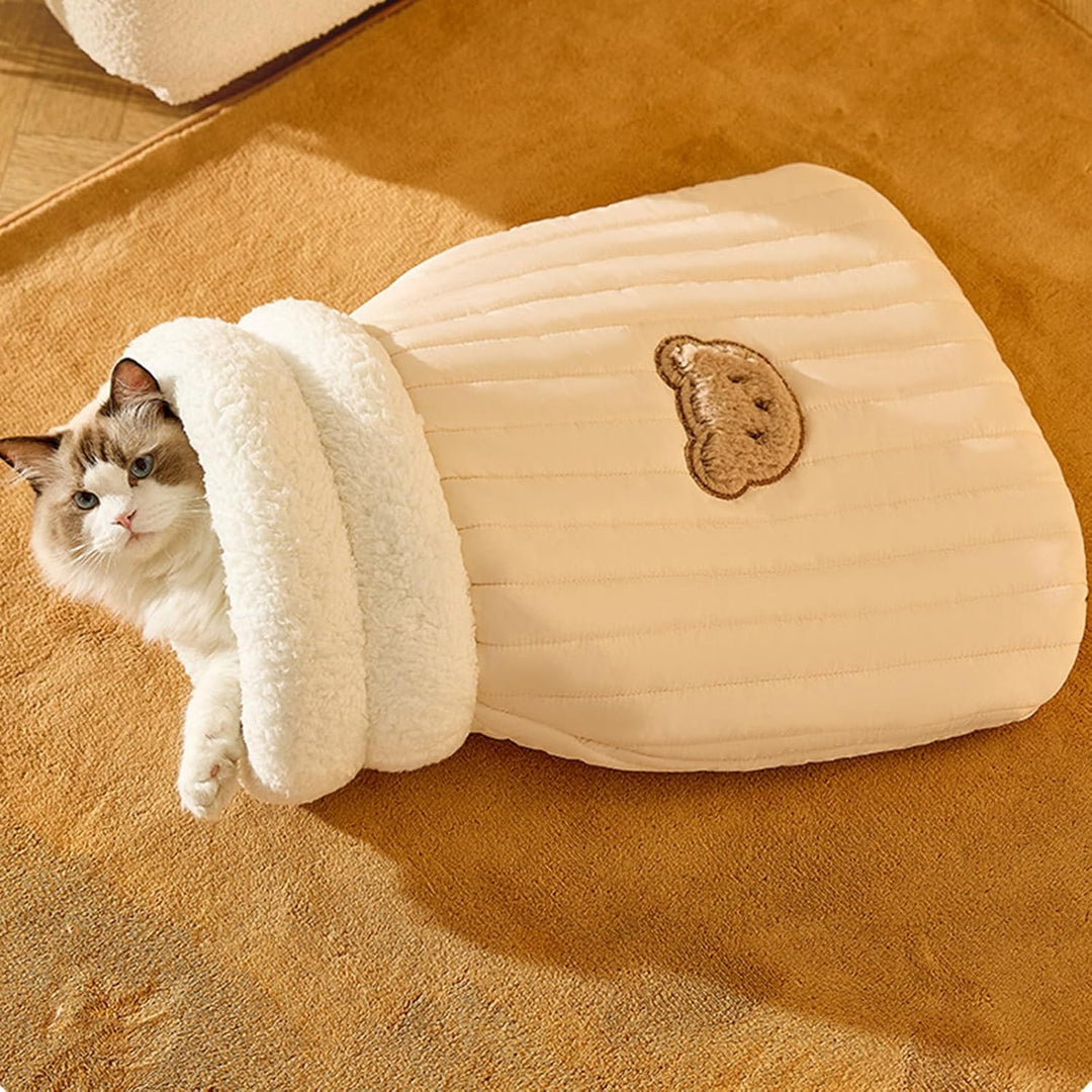 Geborgenes Katzenbett als Schlafsack. Plüsch Kuschelhöhle für entspannte Katzen. Idealer Tierbedarf.